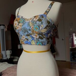 Floral Crop Top in Baby Blue (Free Shipping if bought with Navy Blue;) 🩵